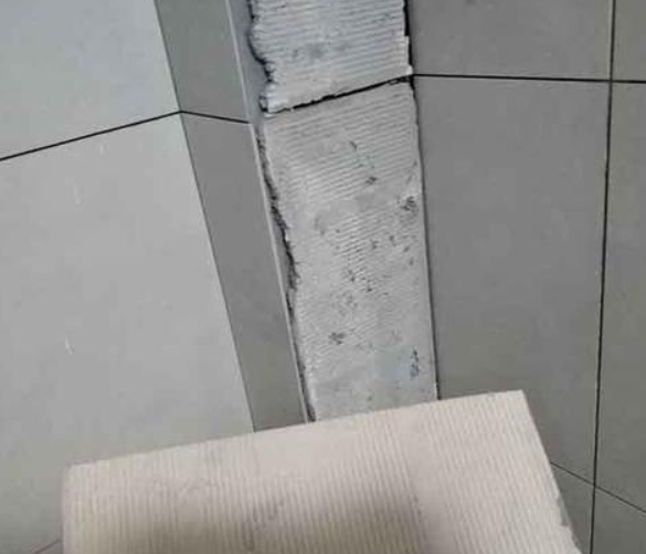 阳明瓷砖空鼓维修公司分享下厨房瓷砖脱落的补救措施。